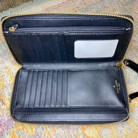 Kate Spade Wristlet with 4 compartments and credit card holder - Picture 3 of 9